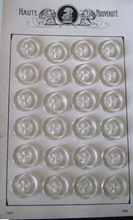 20  Glasknöpfe auf Kart 20 cm
